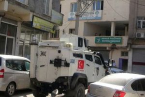 HDP'nin binasından ka&ccedil;ak elektrik &ccedil;ıktı