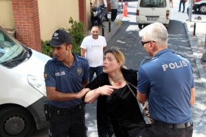 Karı kocanın kavgası mahalleyi ayağa kaldırdı