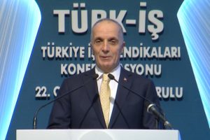 T&uuml;rk-İş Başkanı h&uuml;k&uuml;metin zam teklifini a&ccedil;ıkladı