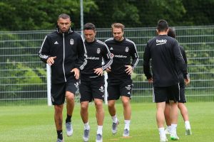 Beşiktaş'ta kamp &ccedil;alışmaları s&uuml;r&uuml;yor