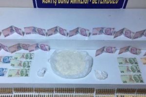 Uyuşturucu operasyonu: 2'si kadın 4 kişi yakalandı!