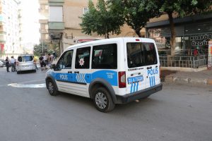 Kız &ccedil;ocuğunun boğazından bı&ccedil;akladığı &ccedil;ocuk &ouml;ld&uuml;