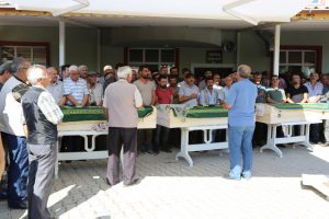 Kazada hayatını kaybeden anne, baba ve oğul son yolculuğuna uğurlandı