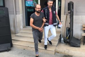 Bursa'da uyuşturucu tacirlerine su&ccedil;&uuml;st&uuml;