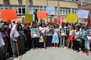 Kadınlar, kocası tarafından &ouml;ld&uuml;r&uuml;len Hatice Kavak i&ccedil;in toplandı