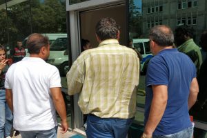 Gezmek i&ccedil;in 2 otomobil &ccedil;alan hırsız tutuklandı