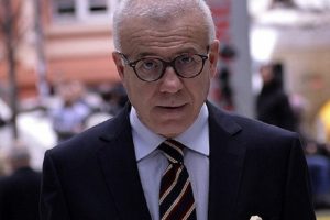 "AK Parti'ye yakın &ccedil;evrelerde başlayan savaşın gizli kodları dikkatimi &ccedil;ekmeye başladı"