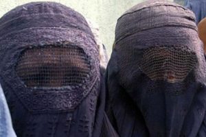 Hollanda'da burka yasağı y&uuml;r&uuml;rl&uuml;ğe girdi