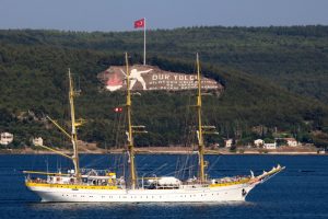 Rumen askeri okul gemisi, &Ccedil;anakkale Boğazı'ndan ge&ccedil;ti
