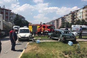 Kaza yapan ara&ccedil;lar hurdaya d&ouml;nd&uuml;