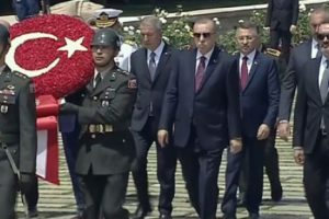 YAŞ &uuml;yelerinden Anıtkabir'e ziyaret