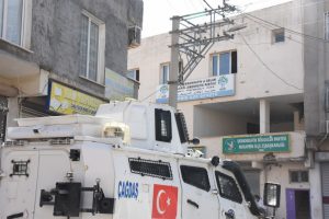Nusaybin'de HDP ve DBP binalarında ka&ccedil;ak elektrik tespiti
