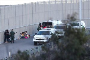 ABD-Meksika sınırında son bir yılda 911 &ccedil;ocuk ailelerinden koparıldı