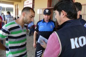 Polis, kurbanlık satıcılarını sahte paraya karşı bilgilendirdi
