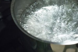 Kedilerin kaynar su d&ouml;k&uuml;lerek &ouml;ld&uuml;r&uuml;ld&uuml;ğ&uuml; iddiası