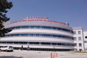 Hastanenin 2'nci katından d&uuml;şen kadın &ouml;ld&uuml;