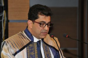 Hasta gibi gittiği polikliniği kapatan Rekt&ouml;r, acil servis ve spor salonlarını da denetlemiş