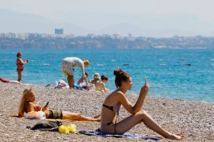 Antalya'ya gelen turist sayısı 8 milyonu ge&ccedil;ti