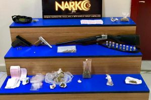 21 adrese eş zamanlı uyuşturucu operasyonu