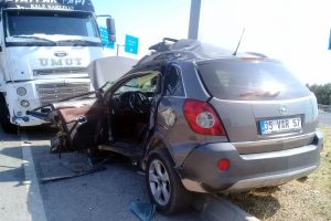 İzmir'deki kazada emekli t&uuml;mgeneral hayatını kaybetti