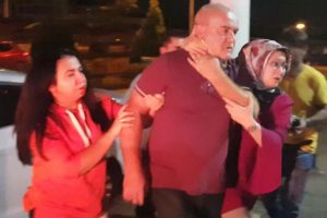 Ara&ccedil; park etme kavgasında komşusunu boynundan vurdu