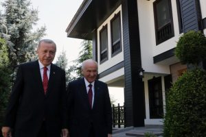 Şeker: Cumhurbaşkanı Erdoğan, Bah&ccedil;eli'ye bir ev hediyesi g&ouml;t&uuml;rm&uuml;ş