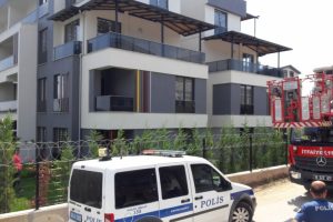 Bursa'da cama sıkışan kuşu itfaiye kurtardı