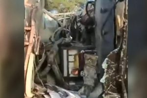 Rusya'da yolcu otob&uuml;s&uuml; ve TIR &ccedil;arpıştı: 5 &ouml;l&uuml;, 19 yaralı
