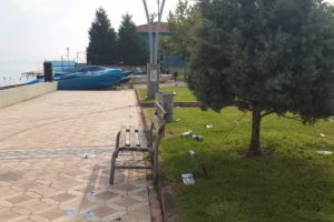 Sahilde 'tuvalet' kavgasında, araya giren genci &ouml;ld&uuml;rd&uuml;