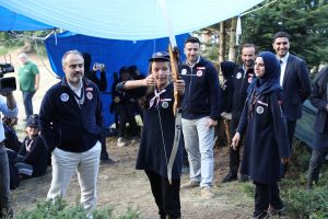 Bursa Büyükşehir Belediye Başkanı Aktaş izcilik kampında