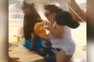 Plajda &ccedil;ıkan kum fırtınası b&uuml;y&uuml;k paniğe neden oldu