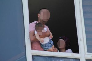Kucağına aldığı kızıyla intihara kalkıştı