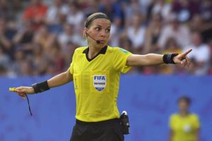 UEFA S&uuml;per Kupa finalini Fransız kadın hakem Stephanie Frappart y&ouml;netecek
