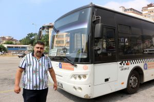 Hamile yolcu fenalaşınca şof&ouml;r, yolcu dolu otob&uuml;sle hastaneye yetiştirdi