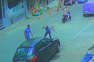 Esenyurt'ta sokak ortasında silahlı kavga