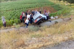Tekeri patlayan otomobil takla attı: 2 ağır yaralı