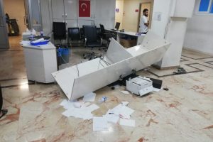 İstediği ilacı yazmayan doktoru darp etti