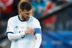Lionel Messi'ye 3 ay men cezası