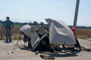 Bursa'da kazada otomobil par&ccedil;alara ayrıldı, s&uuml;r&uuml;c&uuml;n&uuml;n burnu bile kanamadı