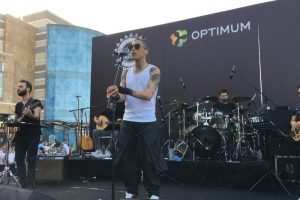 İzmir'de Can Bonomo r&uuml;zgarı