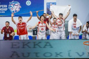 T&uuml;rkiye, U18 Avrupa Şampiyonası'nda finalde