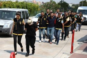 Polisin o sorusuna cevap veremeyince...