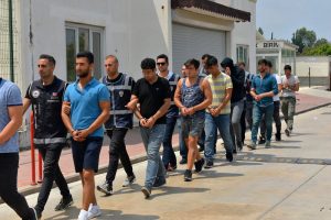 FET&Ouml; operasyonunda g&ouml;zaltına alınan 41 kişi Adana'ya getirildi
