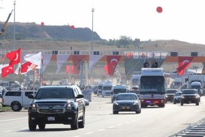 Cumhurbaşkanı kendi makam arabasıyla otoyolu test etti