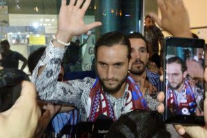 Trabzonspor'lu Yusuf Yazıcı, coşkuyla uğurlandı