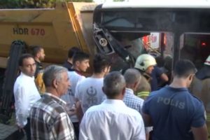 Sancaktepe'de otob&uuml;s kazası; 1 yaralı