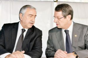KKTC'de Akıncı'ya 'Taviz verme' &ccedil;ağrısı