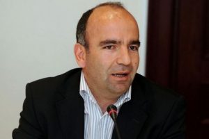 Abd&uuml;lhamit Bilici ABD'de Uber taksi s&uuml;r&uuml;c&uuml;l&uuml;ğ&uuml; yapıyor