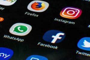 WhatsApp ve Instagram'da isim değişikliği
