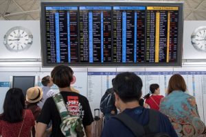 Hong Kong'da grev nedeniyle 200'den fazla u&ccedil;uş iptal edildi